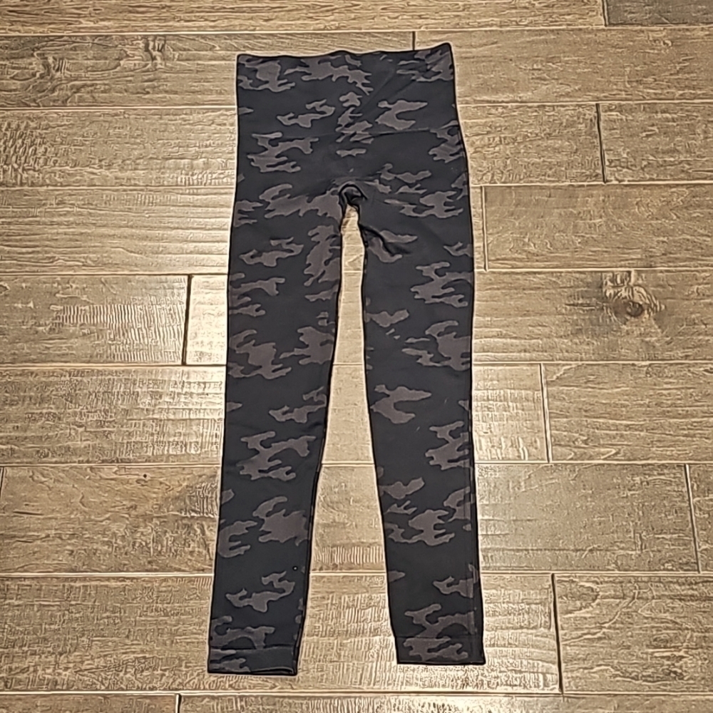 Spanx Women's Camo Leggings sz medium